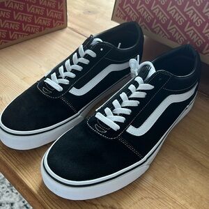 Men’s Black Vans- New